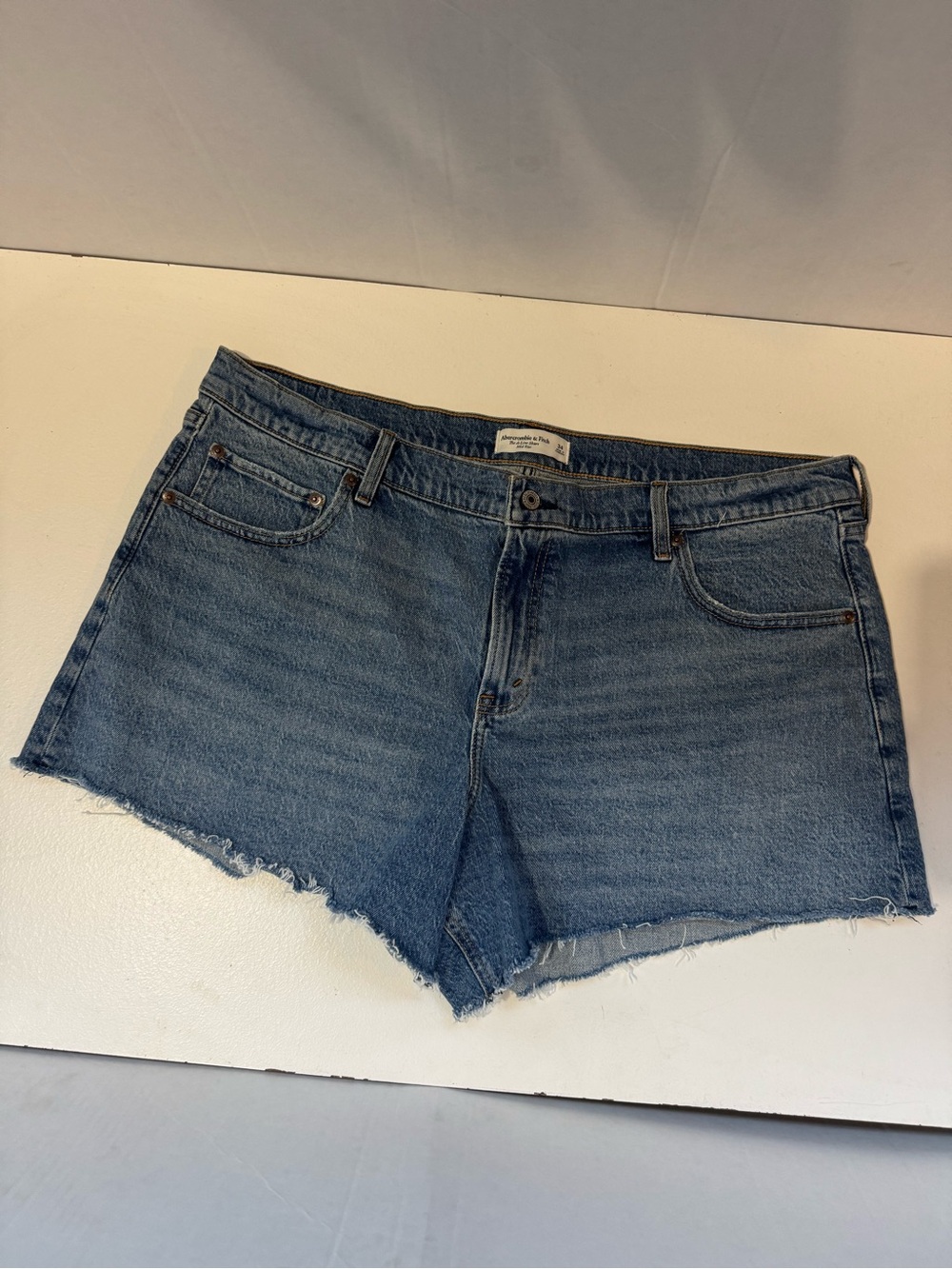 Abercrombie & Fitch A Line short mid rise size 34